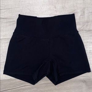 P’tula Betsey “be bold” shorts 🖤